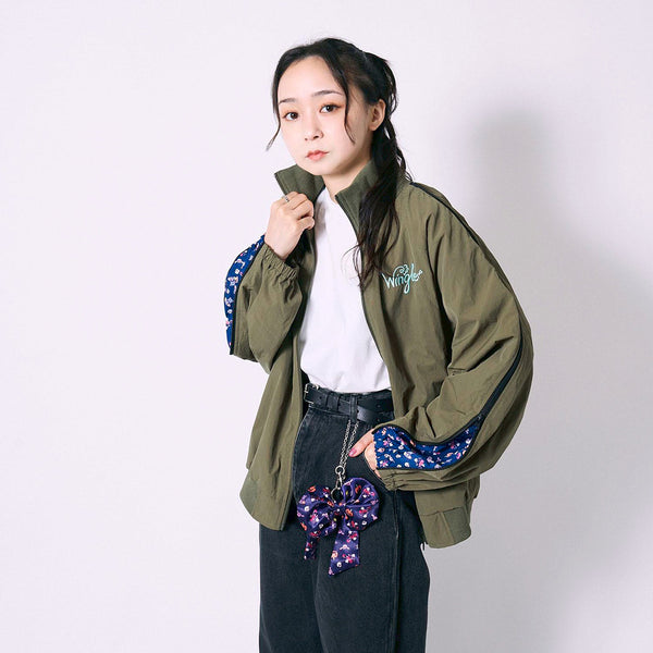 [MADE-TO-ORDER] WINGLE TWINKLE ILLUST NYLON ZIP-UP JACKET【OLIVE GREEN】