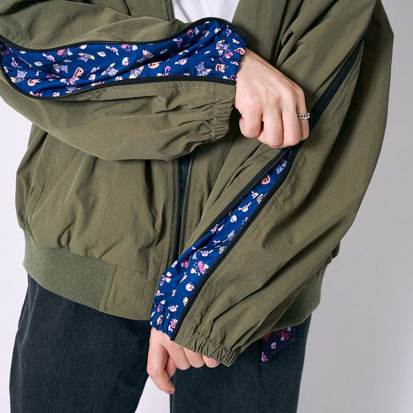 [MADE-TO-ORDER] WINGLE TWINKLE ILLUST NYLON ZIP-UP JACKET【OLIVE GREEN】
