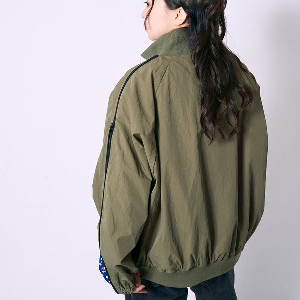 [MADE-TO-ORDER] WINGLE TWINKLE ILLUST NYLON ZIP-UP JACKET【OLIVE GREEN】