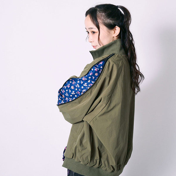 [MADE-TO-ORDER] WINGLE TWINKLE ILLUST NYLON ZIP-UP JACKET【OLIVE GREEN】